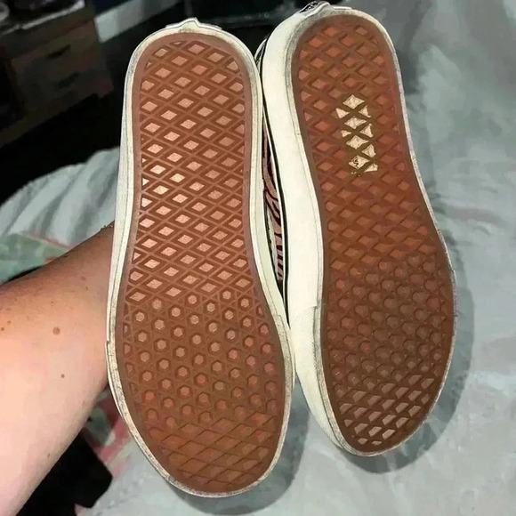 Woman’s Vans size 7.5 - Picture 6 of 6